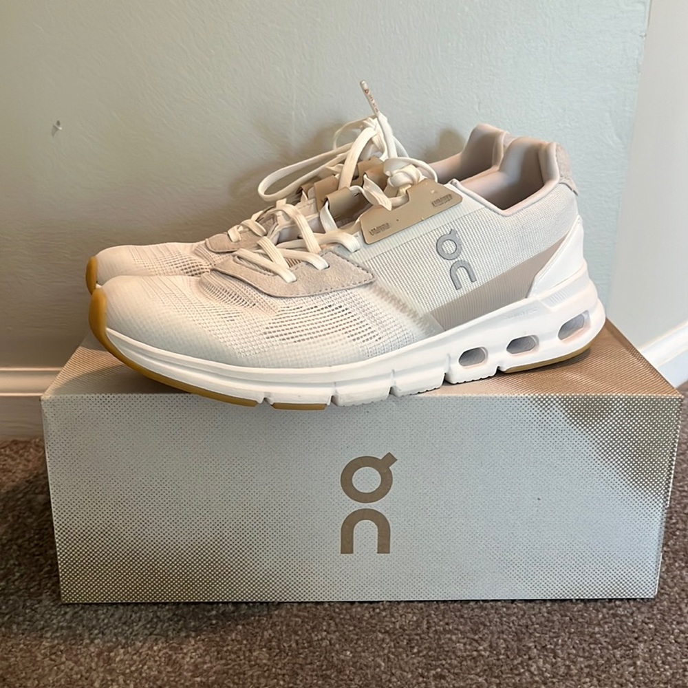 Womens On Cloudrift athletic shoes Size: 8.5